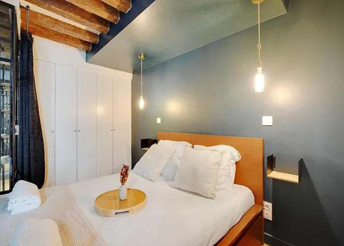 Authentic 1br 4p Arts Et Metiers *