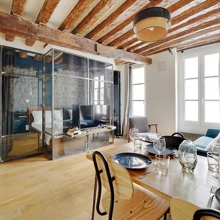 Authentic 1br 4p Arts Et Metiers